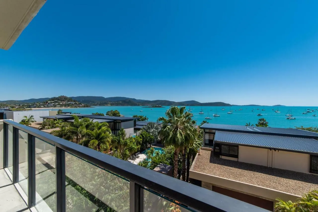 Executive On Whisper Bay - Cannonvale Airlie Beach